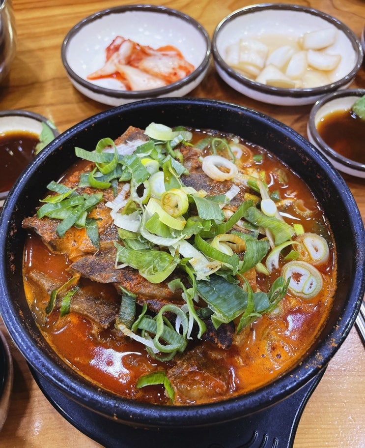 [엄가네시골집 뼈해장국]을 향한 가슴 저미는 한편의 헌정시 리뷰