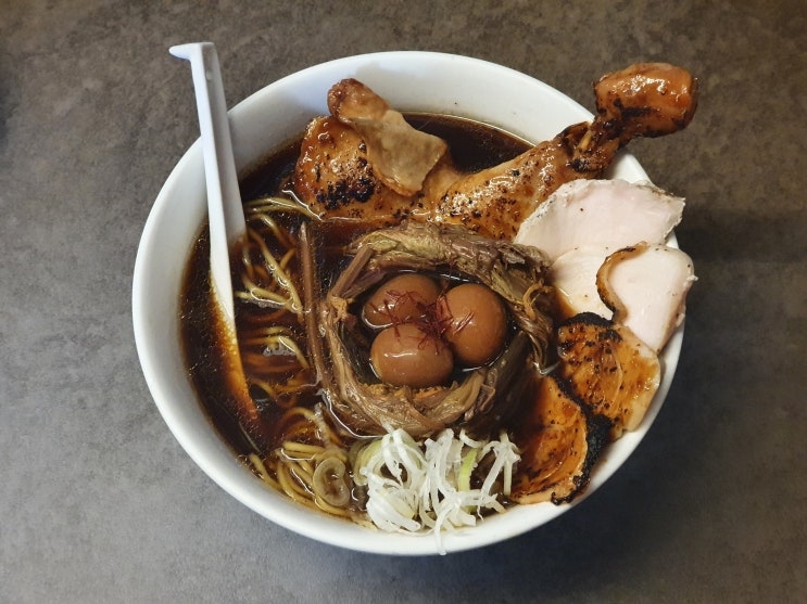  [먹거리 리뷰] 서울 합정역 라무라(RAMURA) 합정점 흑색(닭) 라멘 먹어본 후기