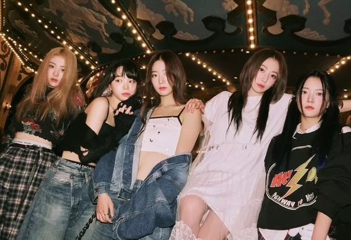 르세라핌 멤버 허윤진, 귀여운 어린 시절 공개 "아기 때부터 완성형 이목구비 미모" 르세라핌 멤버 허윤진, 귀여운 어린 시절 공개 "아기 때부터 완성형 이목구비 미모"