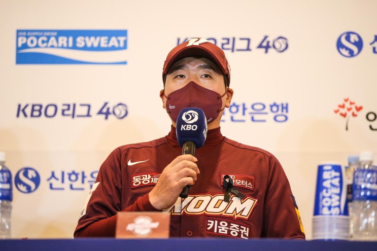 키움 히어로즈  <b>홍원기 감독</b>과 3년 총액 14억원 재 계약