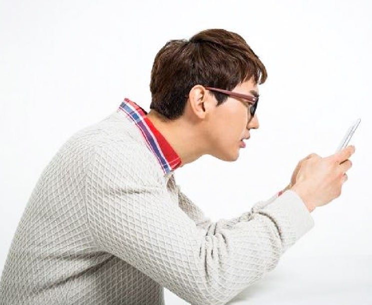  나도 거북목? 거북목 원인과 간단한 스트레칭으로 예방하기