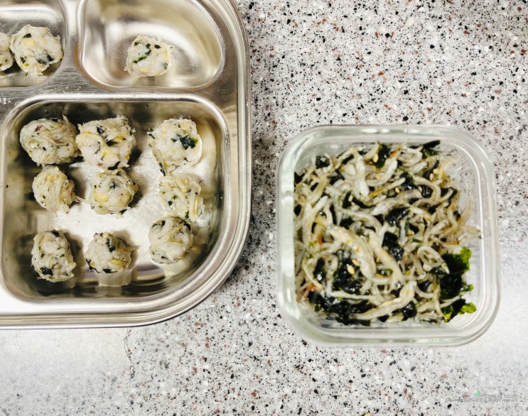 두돌아기반찬 김넣은 아기 멸치볶음 유아 어린이 멸치주먹밥 두돌아기반찬 김넣은 아기 멸치볶음 유아 어린이 멸치주먹밥