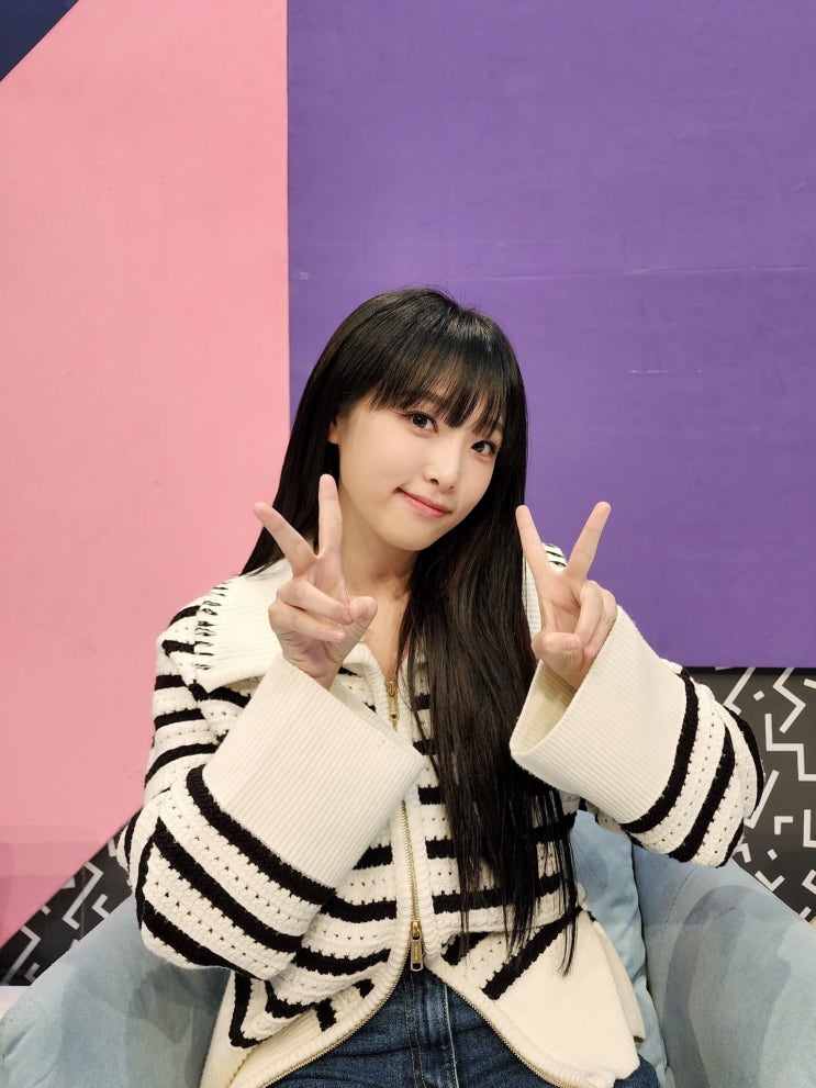 가수 최예나, "아이즈원 경험에 감사" 솔직함으로 MZ세대를 사로잡는 긍정 에너지 충전 가수 최예나, "아이즈원 경험에 감사" 솔직함으로 MZ세대를 사로잡는 긍정 에너지 충전