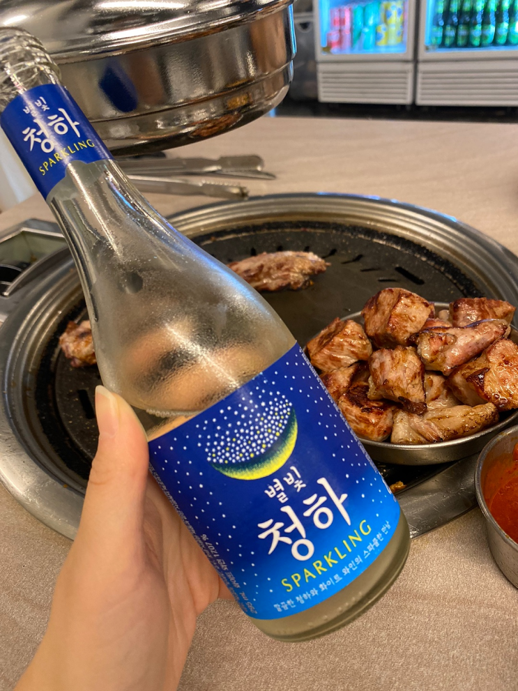  합정역 맛집 냉장고 합정점에선 육즙이 터지는 맛난 고기도 구워주네