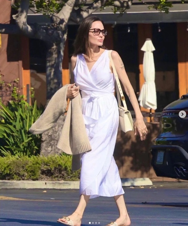  Angelina Jolie