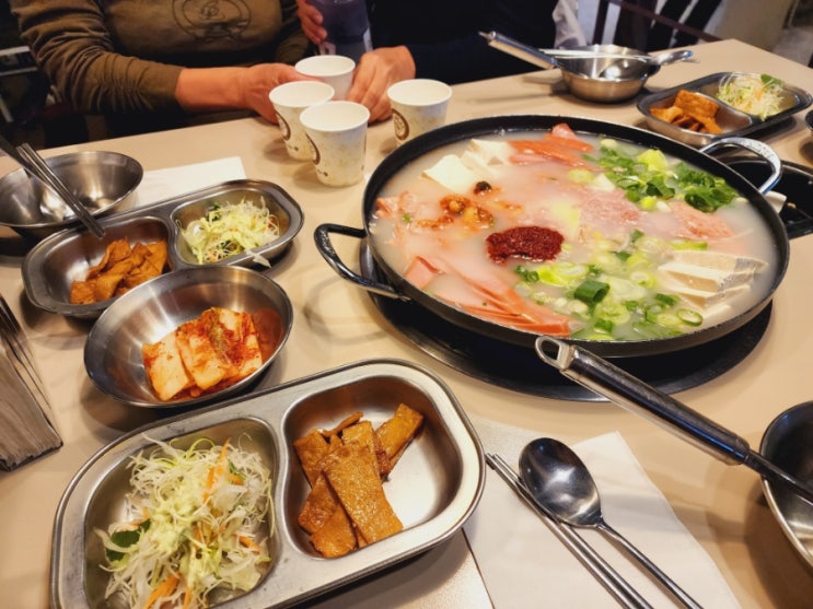  킨텍스 2전시장 1층 베이스캠프 부대찌개 식당 메뉴 정보