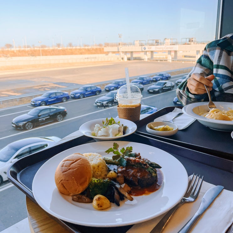  bmw드라이빙센터 식당 올리버브라운