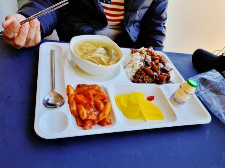 용산 전쟁기념관 구내 식당과 에바알머슨 전시관 옆 카페 용산 전쟁기념관 구내 식당과 에바알머슨 전시관 옆 카페
