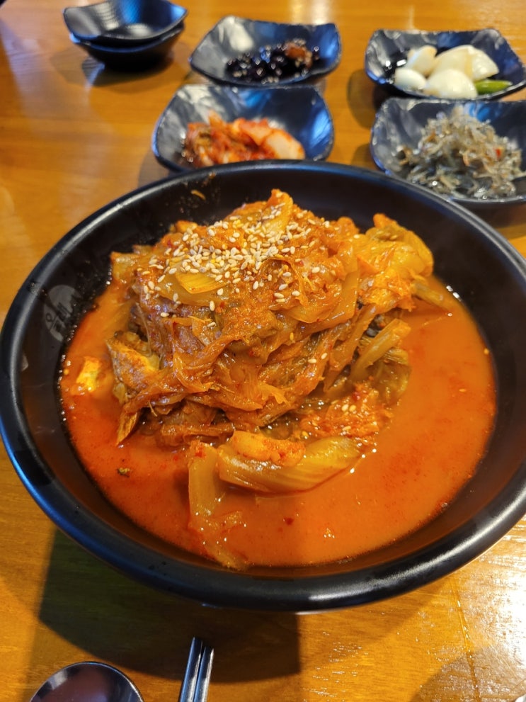  #혼밥로드 : 올래밥상 삼성직영점. #김치고등어조림. 제주 출신이 서울에서 제주음식 먹기