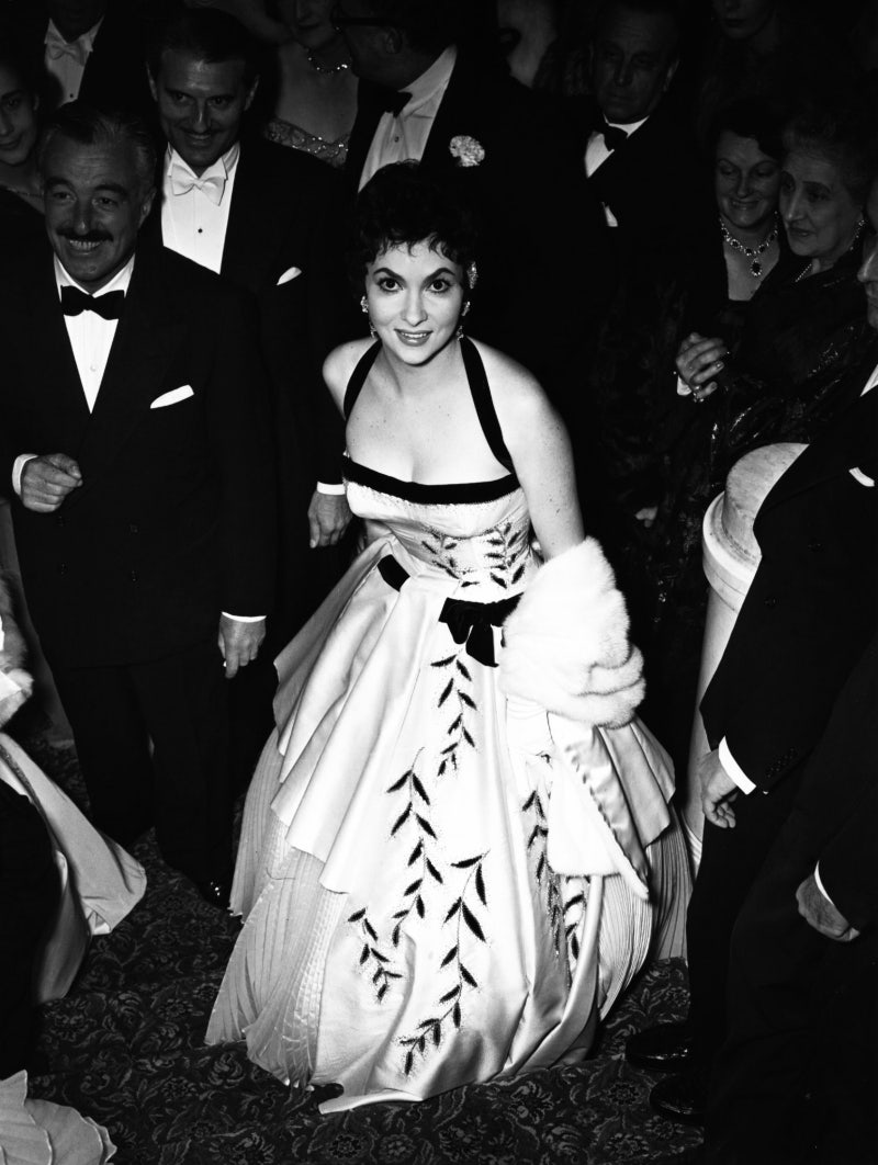 육감적인 매력으로 영원히, 살아있는 모나리자로 불리는, 지나 롤로브리지다(Gina Lollobrigida)! : 네이버 블로그, image size:800x1062