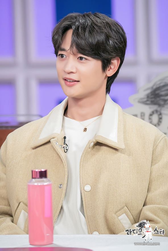 SHINee Minho's Necklace from 'Radio Star' and His Comeback