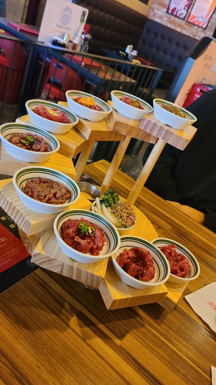 신논현 맛집 김천재의육회반한연어신논현본점