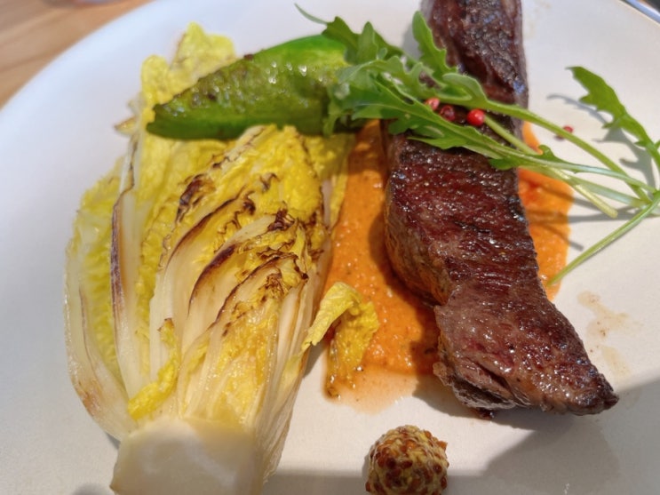  대전 맛집 매달 새로운 메뉴 라임키친!에서 로메스코소스 스테이크 냠냠