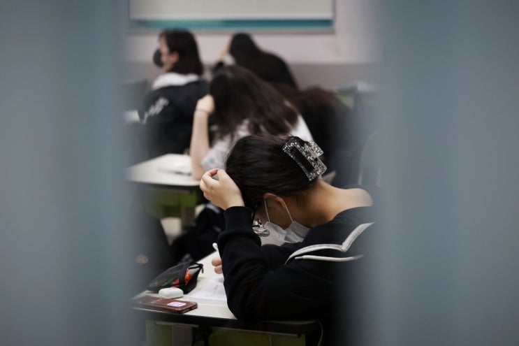 수능도 ‘보험’으로 대비…‘2분 일찍 수능종료’ 소송도 보장