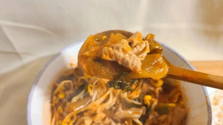 부드러운 우거지와 국내산 돼지곱창의 콜라보! 우거지곱창전골밀키트로 쉽고 맛있게!
