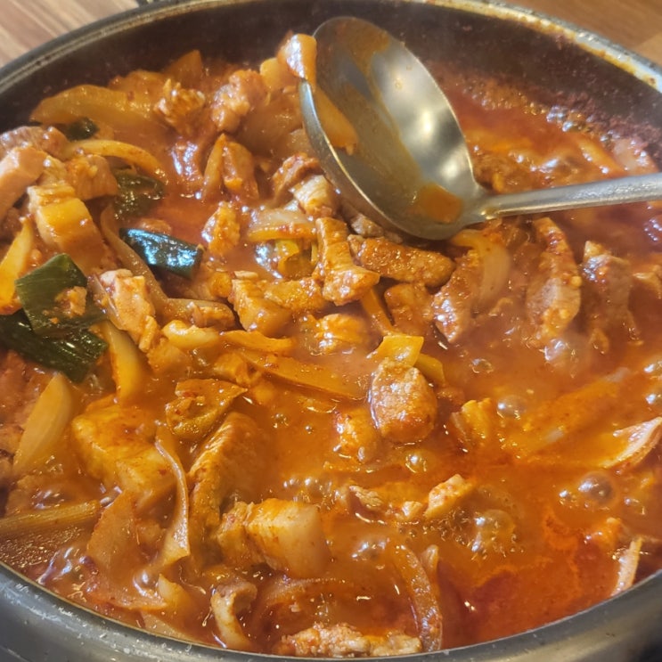  존맛탱 짜글이 생 돼지찌개 매탄본점