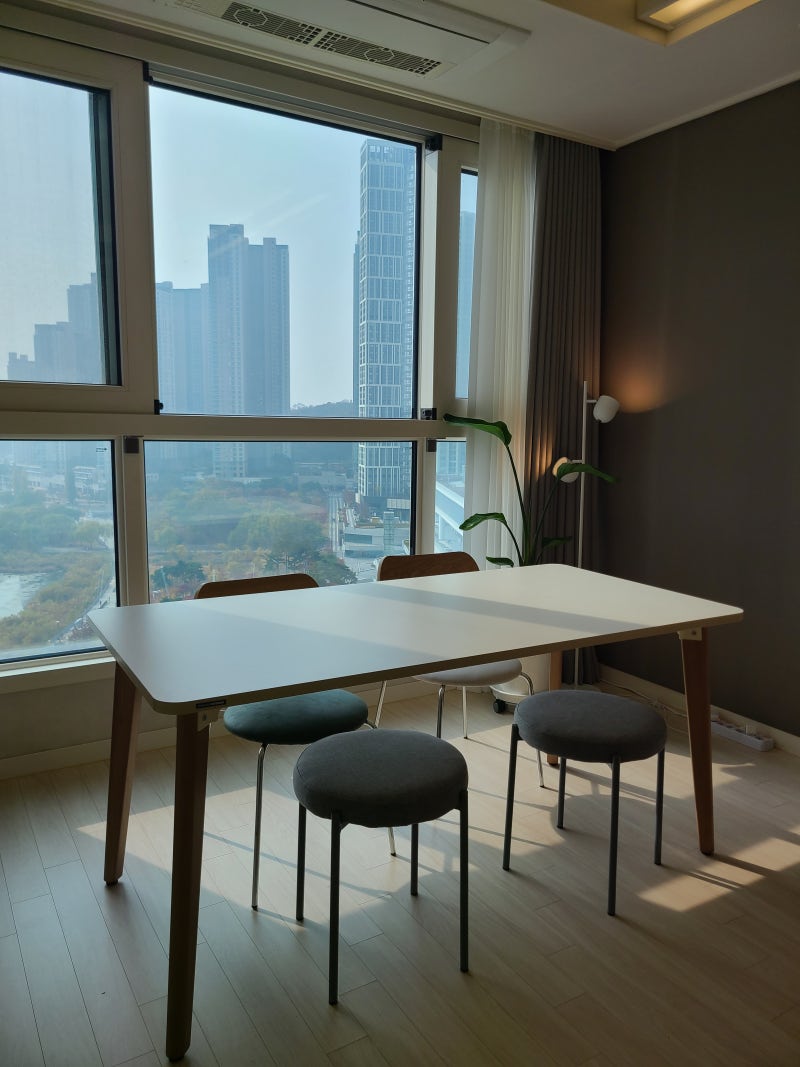 뷰가 멋진 거실을 홈오피스로 꾸며본 1.5룸 인테리어 : 네이버 블로그