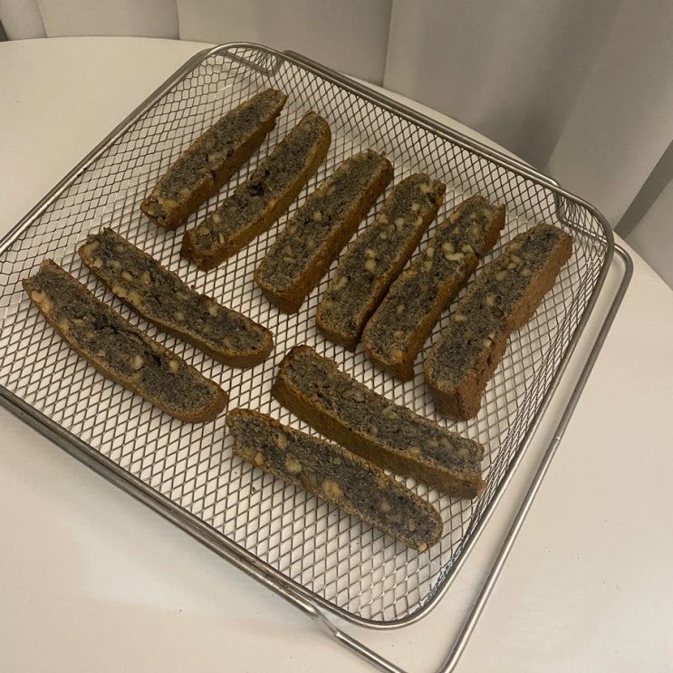  11월 일상  - 모닝 아아, 한강, 비앤씨마켓, 비스코티, 홈베이킹, 찜닭, 파스타, 단호박닭가슴살볼, 도쿄등심, 집밥, 밤산책