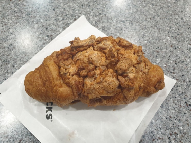 스타벅스 신상 너티크루아상 내돈내산 솔직후기 스타벅스 신상 너티크루아상 내돈내산 솔직후기