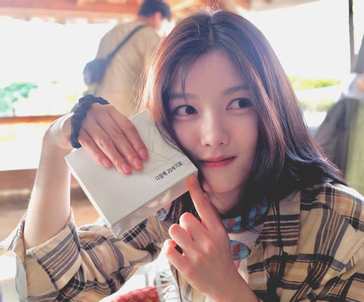 '국민 첫사랑' 김유정, 24살에 모태솔로 고백...학창시절에 고백 한 번 받아보지 못했다고 털어놔 '국민 첫사랑' 김유정, 24살에 모태솔로 고백...학창시절에 고백 한 번 받아보지 못했다고 털어놔