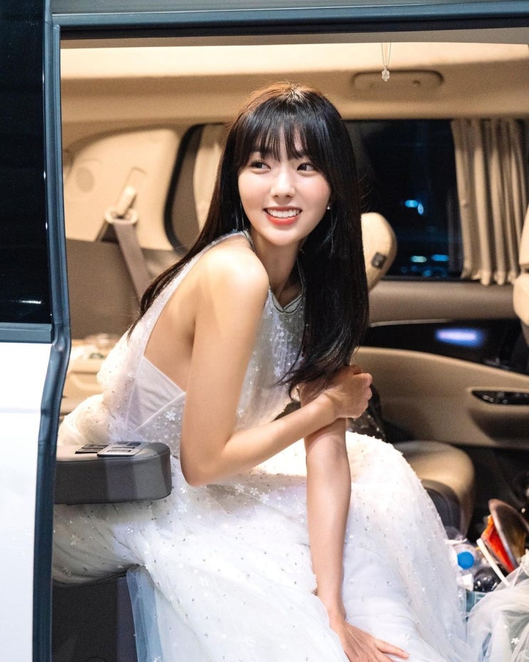 '더 패뷸러스'로 돌아온 배우 채수빈, 과거 연애사 '꽃미남 야구선수'랑 손잡은 사진이 팬들 사이에서 재조명 '더 패뷸러스'로 돌아온 배우 채수빈, 과거 연애사 '꽃미남 야구선수'랑 손잡은 사진이 팬들 사이에서 재조명