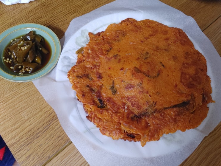 가을비 내리는 저녁 맛있는 김치전 과 슈룹을 보다~