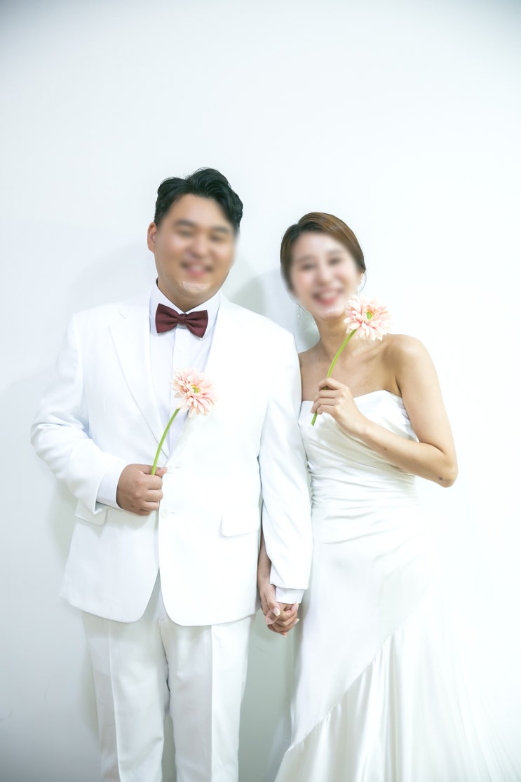 [펜타그라피] 웨딩촬영 - 꽃한송이, 하얀배경