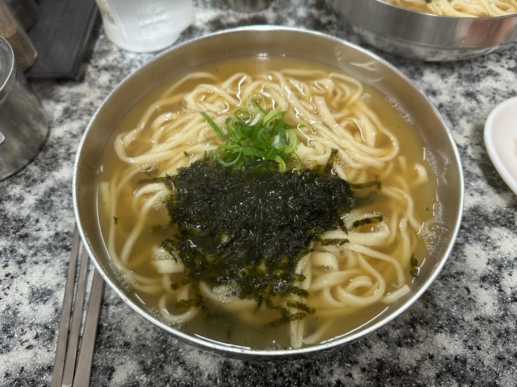  [을지로] 만나손칼국수 | 멸치육수향 가득한 칼국수, 겉절이 맛집