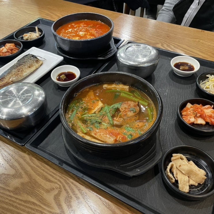 시작 전 한식 <b>만찬</b>(한돈<b>김치찌개</b>+고등어구이 & 동태알탕)