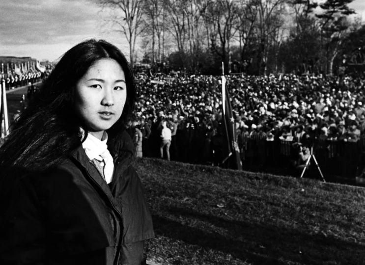 Maya Lin은 스포트라이트를 좋아하지 않습니다. 하지만 Smithsonian은 그녀에게 빛을 비추고 있습니다. Maya Lin은 스포트라이트를 좋아하지 않습니다. 하지만 Smithsonian은 그녀에게 빛을 비추고 있습니다.