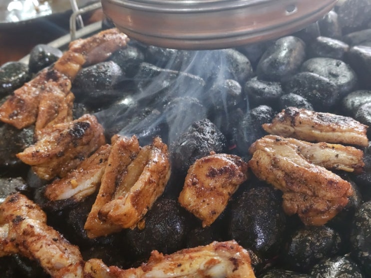  춘천 맛집 돌에 구워먹는 숯불닭갈비, 참나무숯불닭갈비