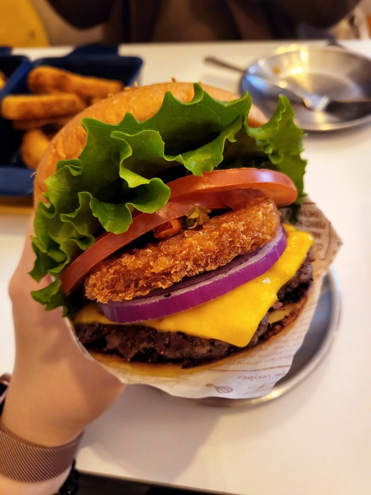  [망원] 헤이로라 : 현지 맛을 느낄 수 있는 감성 가득 수제버거 맛집