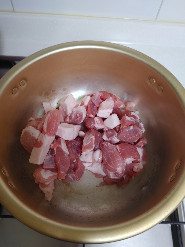  간만에 돼지고기김치찌개 로 맛있는 저녁식사~행복해...