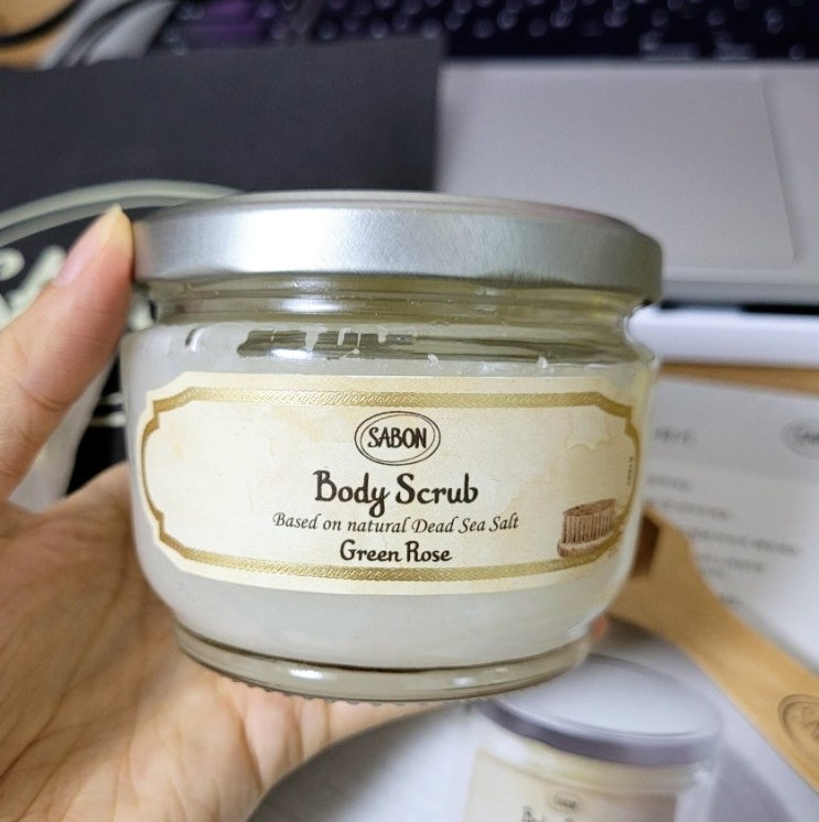  SABON 사봉 바디스크럽 그린로즈 : 촉촉한 바디스크럽, 뚜껑 여는 법