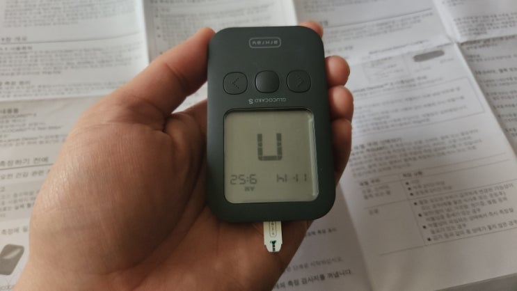 혈<b>당체크기</b>  글루코카드S 집에서 간단하게 당체크가 가능 합니다.