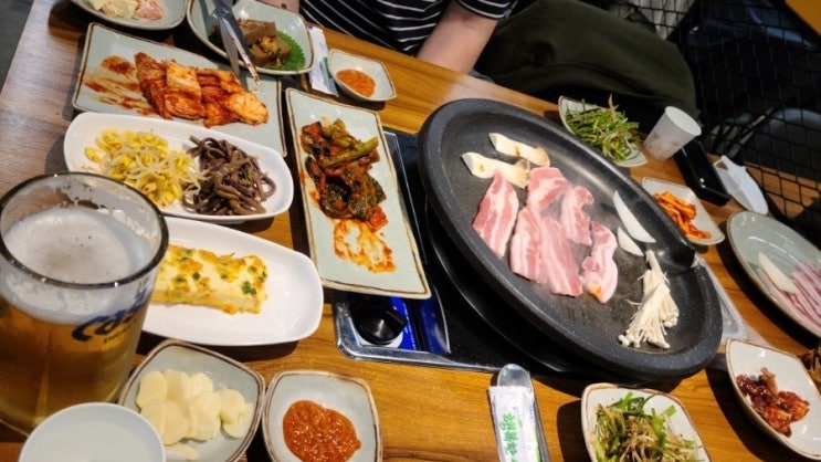  세종시 나성동 삼겹살은 밑반찬 많은 백삼집에서