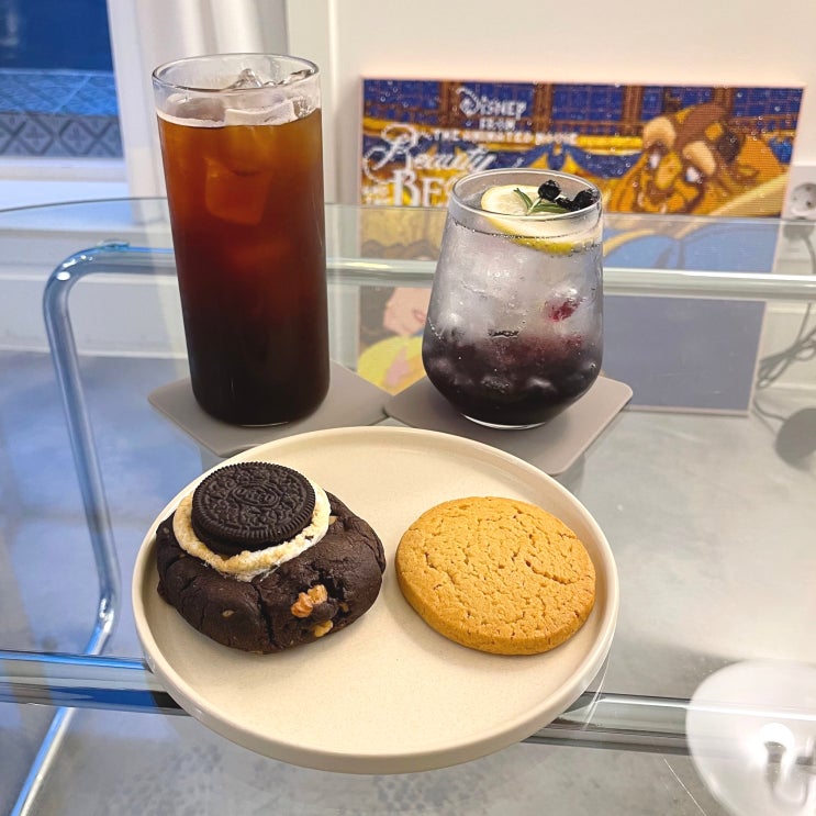 송리단길 디저트 카페 모던한 인테리어 분위기 맛집 석촌역카페 (디카페인 가능) / 이슬재 YISEULJAE 송리단길 디저트 카페 모던한 인테리어 분위기 맛집 석촌역카페 (디카페인 가능) / 이슬재 YISEULJAE