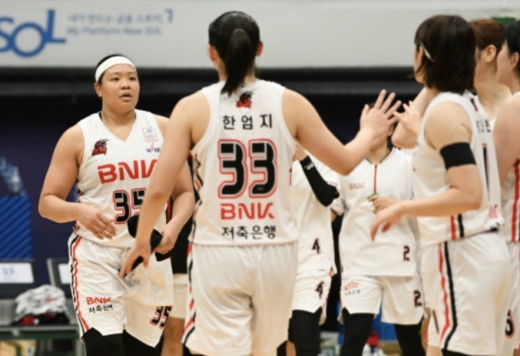 2022-23시즌 WKBL 국내 여자 프로농구 14일  BNK썸 KB스타즈