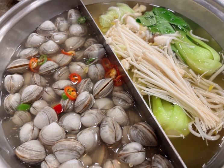 룸이 있어요. 관평동 룸회식 관평동 샤브맛집! 풍성하고 건강하게 멋을 수 있는 동네 샤브 최고 맛집! 샤브향에서 이제 조개도 먹을 수가 있네요. 생조개샤브샤브 후기
