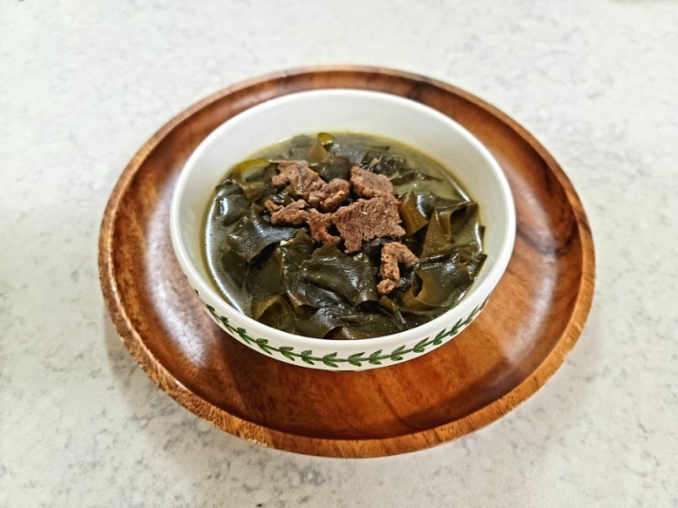  소고기 미역국 끓이는 방법 후다닥 간단해요^^