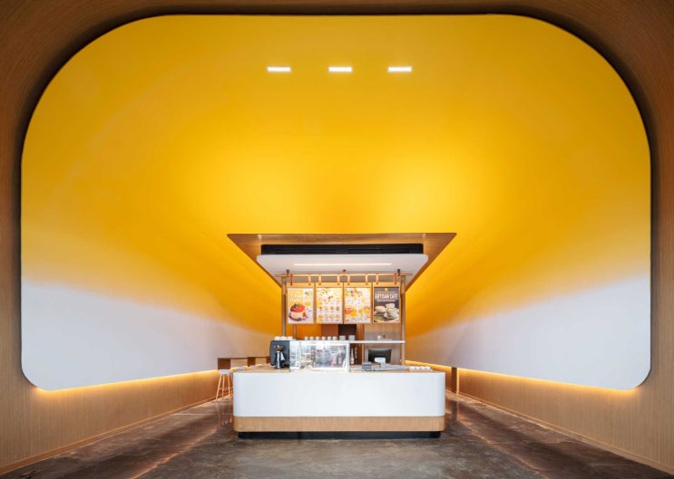 [상업공간]천장이 매력적인 팬케이크 카페 인테리어 디자인_후와후와 골든스퀘어