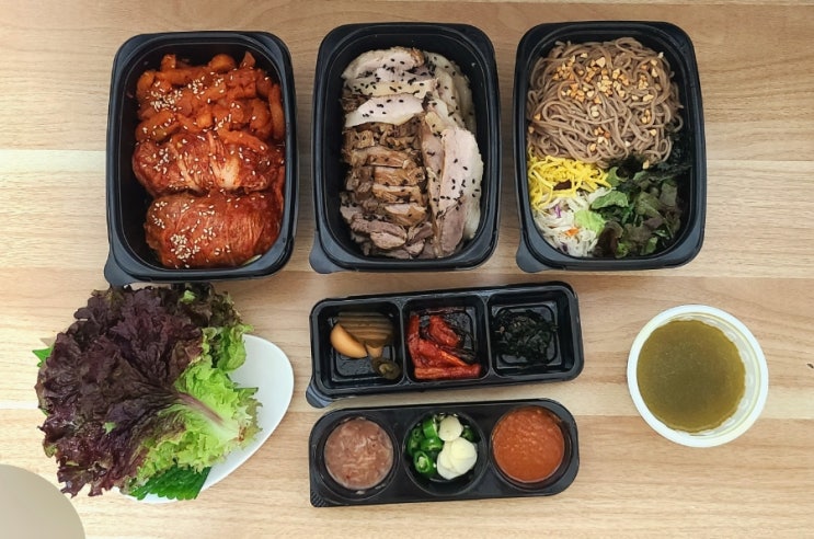  [오봉집 서울대입구역점] 오봉보쌈 + 쟁반막국수 + 마늘소스