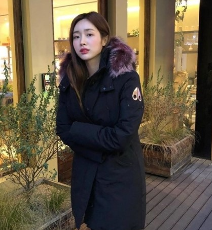 한 겨울 여자 연예인이 선택한 롱패딩인 명품 무스너클 패딩 여성용 코디 추천 : 네이버 블로그 한 겨울 여자 연예인이 선택한 롱패딩인 명품 무스너클 패딩 여성용 코디 추천 : 네이버 블로그