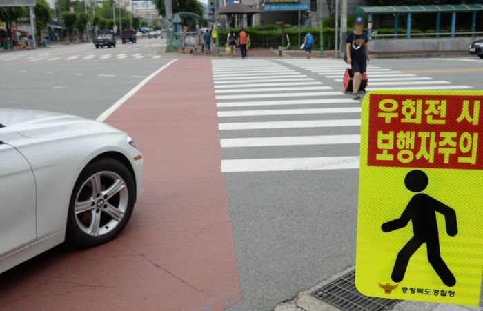 "회식 후 무단횡단 사망, 공무상 재해…중과실 없다, 순직" "회식 후 무단횡단 사망, 공무상 재해…중과실 없다, 순직"