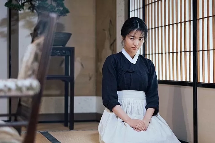 배우 김태리, 웹툰 원작 '정년이' 캐스팅 제안 받아...여성 국극 도전으로 꿈의 캐스팅 완성 배우 김태리, 웹툰 원작 '정년이' 캐스팅 제안 받아...여성 국극 도전으로 꿈의 캐스팅 완성