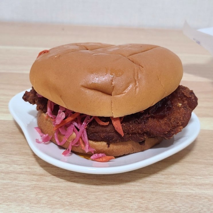  [롯데리아 서울대입구역점] 힙&핫치킨버거 아니 햄버거에 당근이라니.. 더 줘요