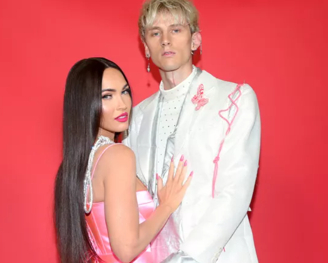 Megan Fox는 MGK의 첫 그래미상 수상을 축하합니다: '당신은 내가 아는 그 누구보다 열심히 일한다'. Megan Fox는 MGK의 첫 그래미상 수상을 축하합니다: '당신은 내가 아는 그 누구보다 열심히 일한다'.
