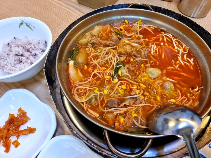 대구 동성로 한식] 겨울 되면 생각나는 얼큰한 알만두전골 맛집 '동성로알만두'