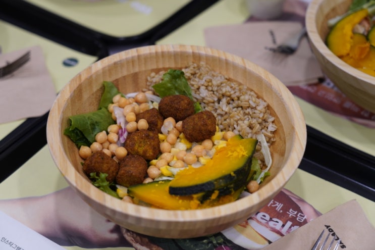  대치동 샐러드 맛집 샐러디대치점 가볼만 합니다. 비건 샐러드 팔라펠단호박 웜볼 굿!