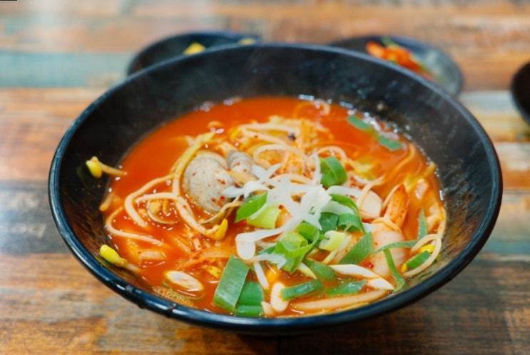  충정로 서대문역 혼밥하기 좋은 푸짐한 라면집 : 외할머니라면
